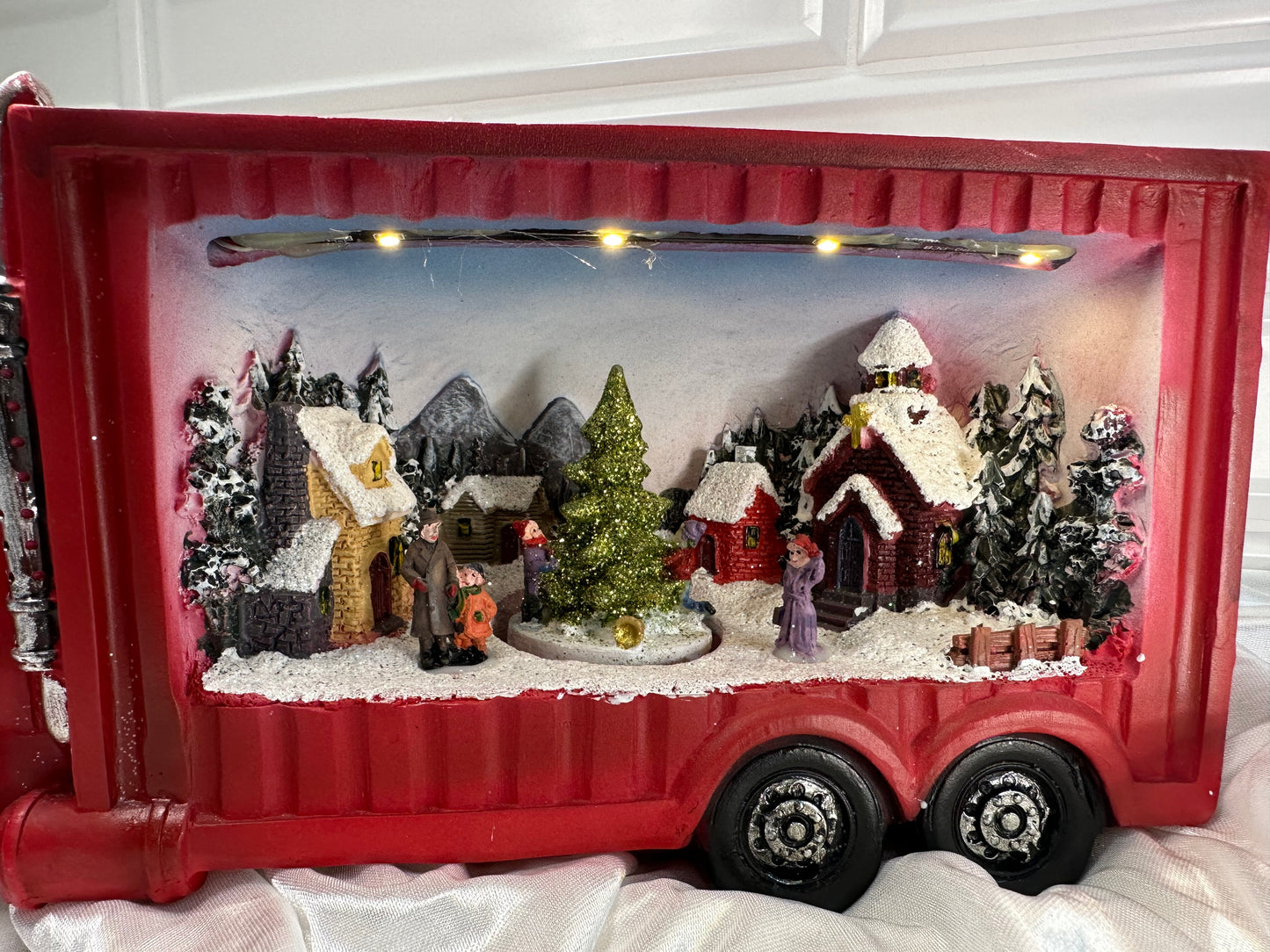Truck with Santa, scene and lights